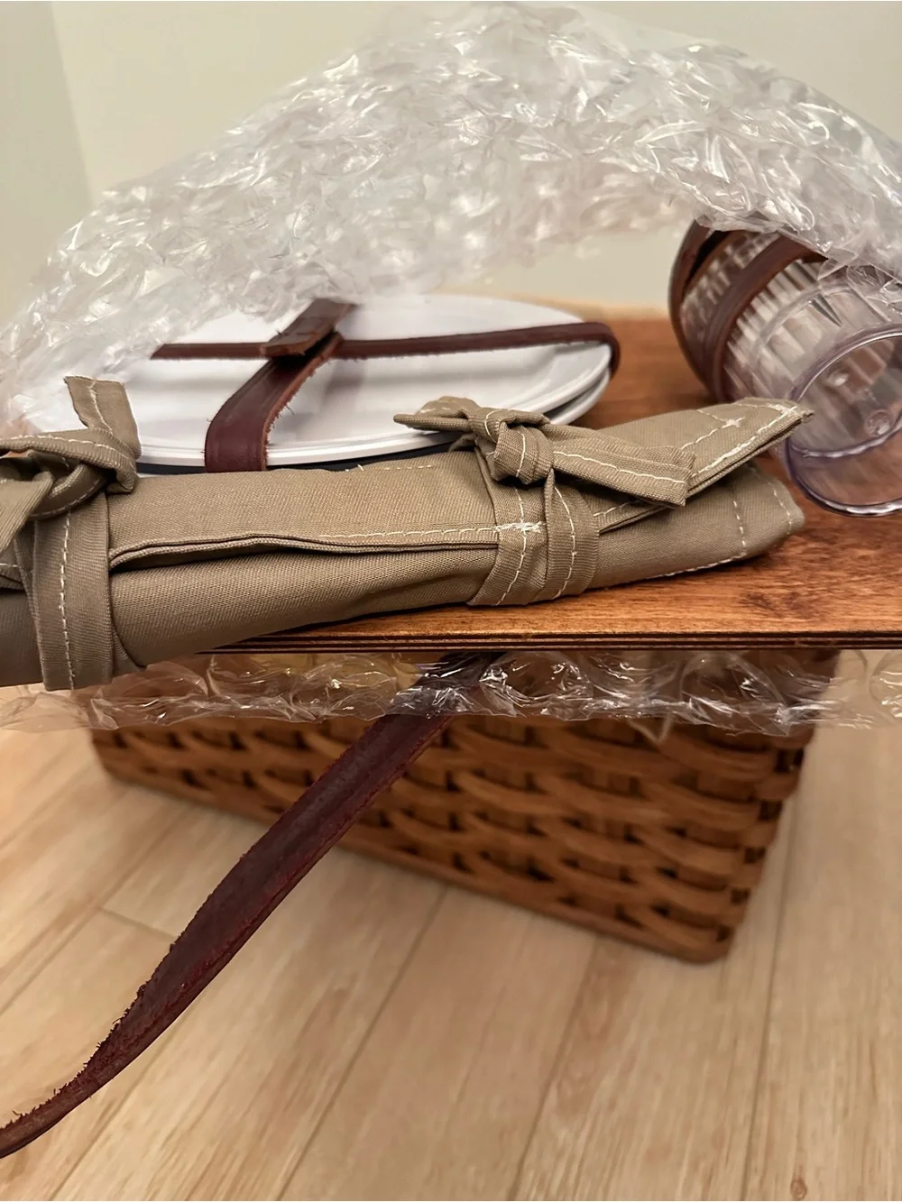 Amish Handwoven Picnic Basket 🧺 with Cream Liner & Brown Leather Handles 🇺🇸